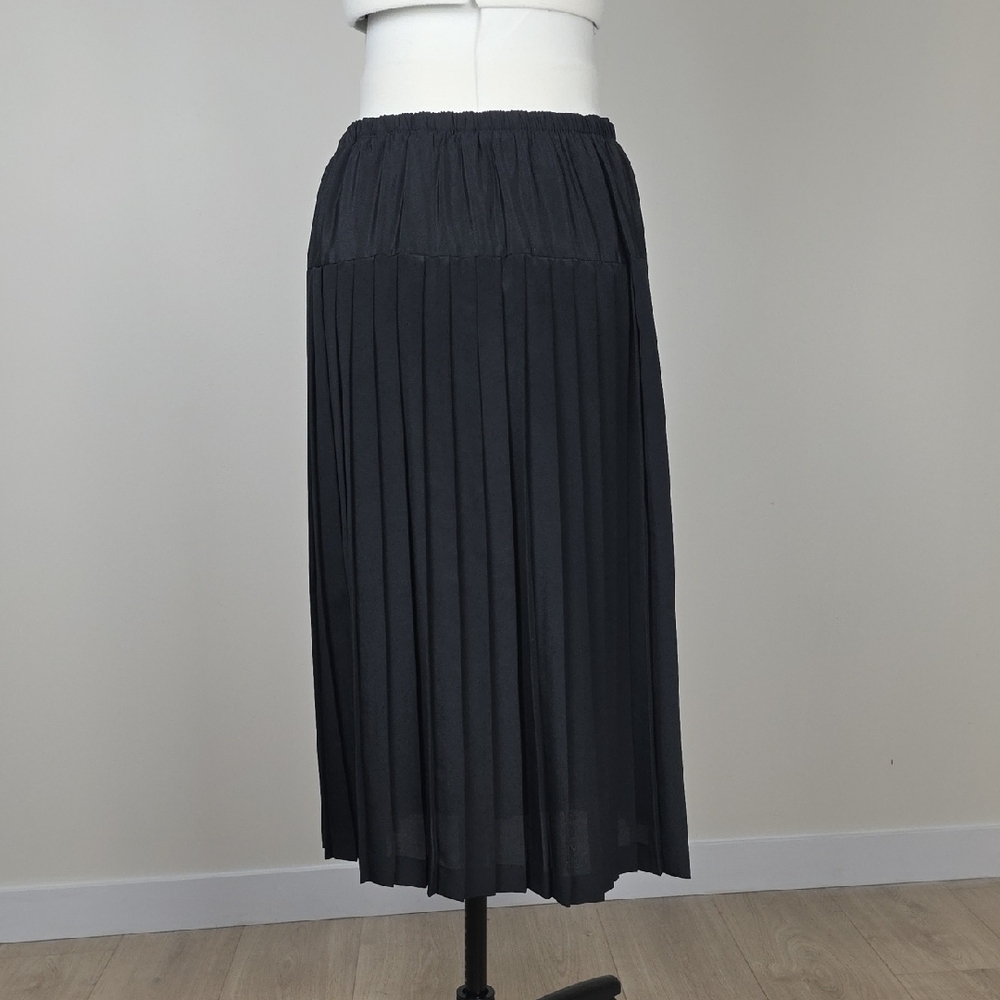 Vintage Black Pleated Midi Skirt β Elastic Waistband β Elegant Classic Style - Picture 3 of 9